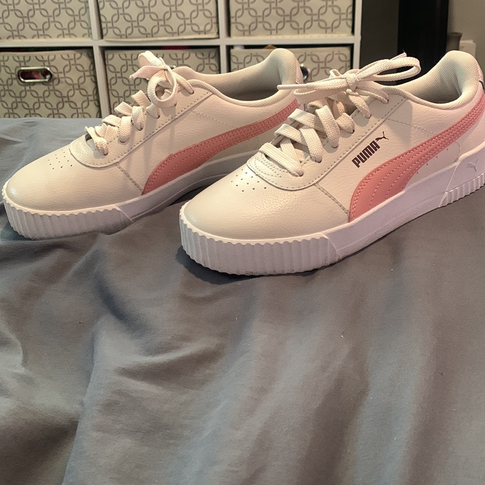 Cream pumas with pink stripe - US women’s 7 - worn once, in great condition